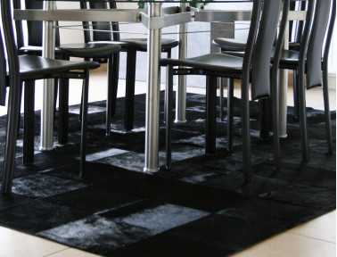 Tapis Patchwork en Peau de vache teintée noire