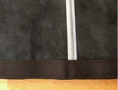 Tapis Patchwork en Peau de vache teintée noire