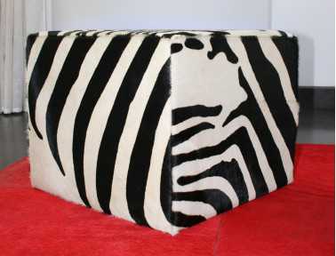 Pouf en peau de vache Zèbre