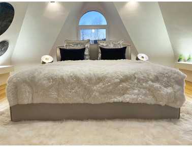 Dessus de lit blanc en fourrure de mouton
