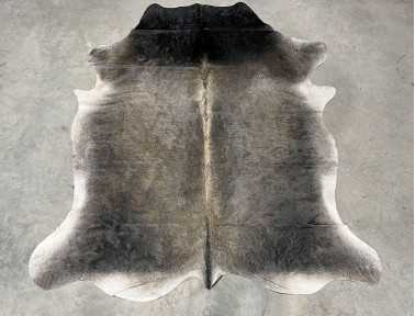 Tapis peau de vache grise foncée bringée naturelle