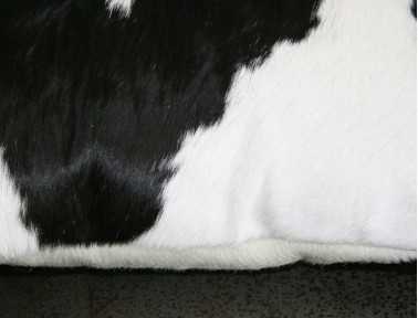 Coussin en peau de vache Noire & Blanche DOUBLE FACE