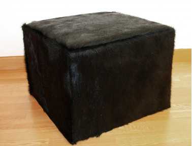 Pouf en peau de vache teintée Noire