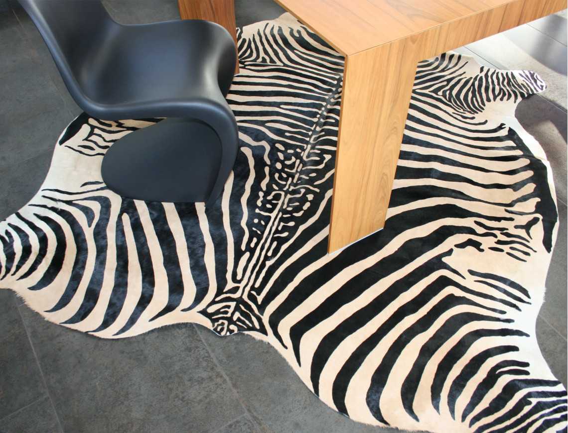 Peau de vache imprimée Zèbre sur fond beige