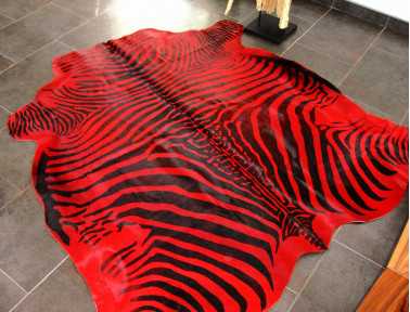 Peau de vache zèbre rouge