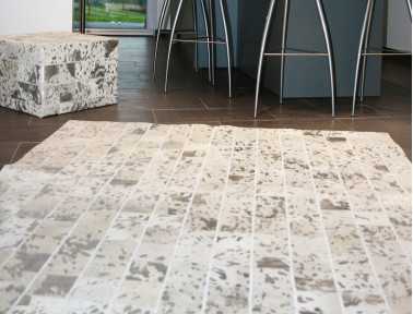 Tapis Patchwork en peau de vache blanche argentée
