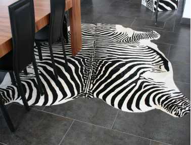 Peau de vache imprimée Zèbre sur fond blanc