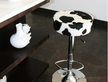 Tabouret en peau de vache