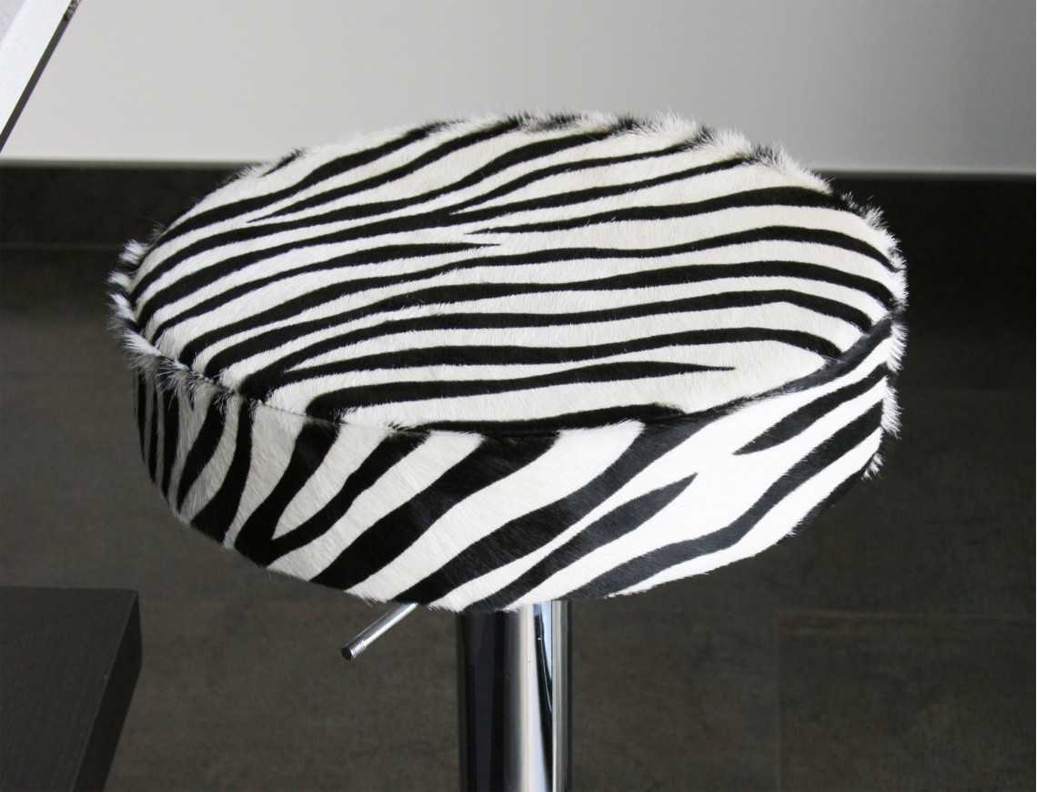Tabouret en peau de vache