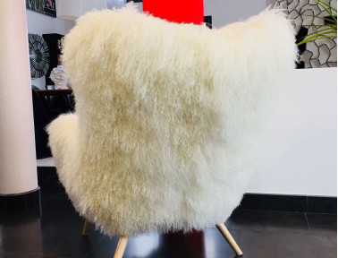 Fauteuil en peau de vache "Bô" by Sonia.M