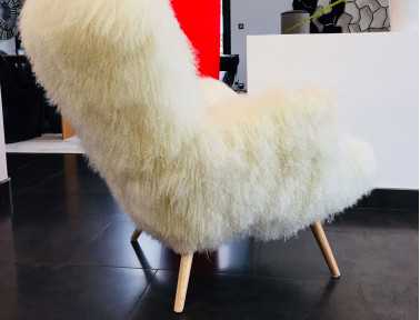 Fauteuil en peau de vache "Bô" by Sonia.M