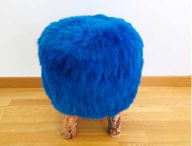 Stool in sheep "Dona" short hairs with feet in real Birch wood