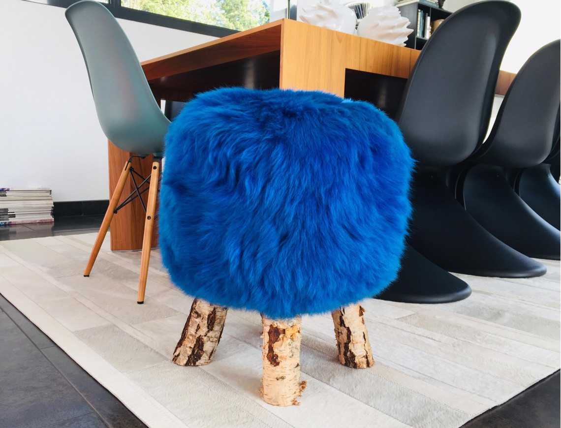 Stool in sheep "Dona" short hairs with feet in real Birch wood