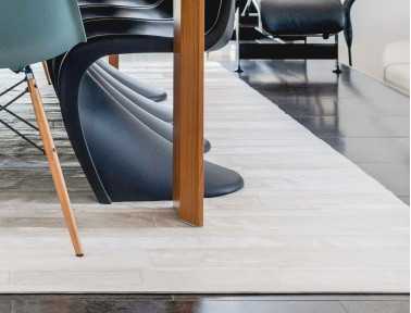 Tapis Blanc Patchwork en Bandelette de Peau de vache 