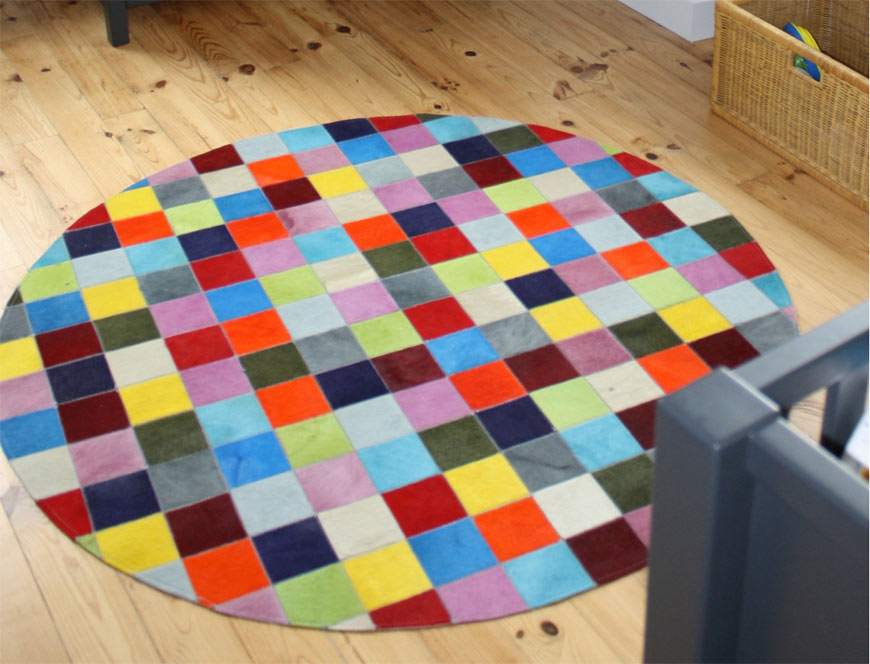 Tapis patchwork en peau de vache multicolore unie Elmer