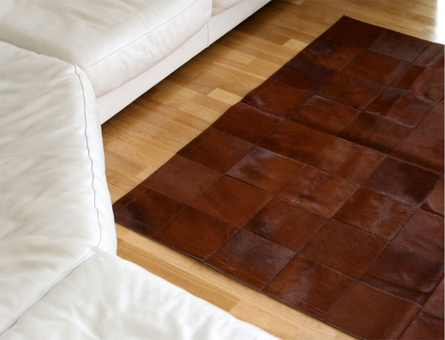 Tapis patchwork en peau de vache teintée marron